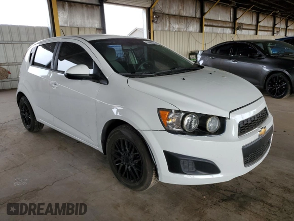 2016 Chevrolet Sonic LS z VIN 1G1JA6SHXG4118365, wystawiony jako Copart lot #50660315 z przebiegiem 129 039 mil mil oraz Czysty tytuł • Clean title. Historia ofert i sprzedaży dostępna na DreamBid. Obrazek 4.