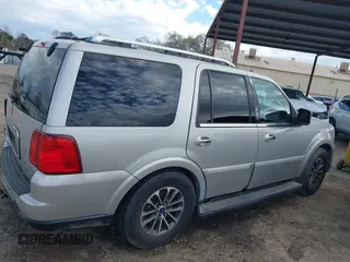 2005 Lincoln Navigator Luxury with VIN 5LMFU27505LJ20083, listed as a IAAI auction lot 41788861 with 258,971 mi miles. Bid and sale history available at carsss.com. Image 14.