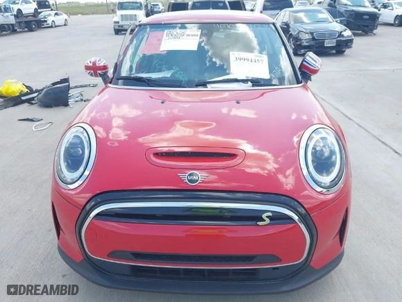 2024 MINI Hardtop 2 Door Cooper SE with VIN WMW13DJ00R2V09781, listed as a IAAI auction lot 39994457 with 2,158 mi miles. Bid and sale history available at carsss.com. Image 6.