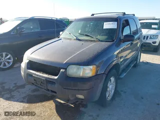2002 Ford Escape XLT Choice with VIN 1FMYU04172KC92145, listed as a IAAI auction lot 42081862 with 225,812 mi miles. Bid and sale history available at carsss.com. Image 2.