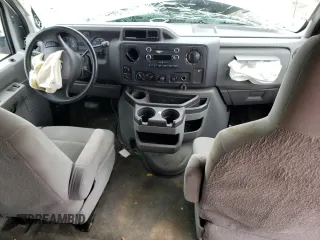 2012 Ford Econoline Passenger XL z VIN 1FBNE3BL2CDA98465, wystawiony jako Copart lot #51653395 z przebiegiem Nie podano mil oraz Czysty tytuł • Clean title. Historia ofert i sprzedaży dostępna na DreamBid. Obrazek 8.