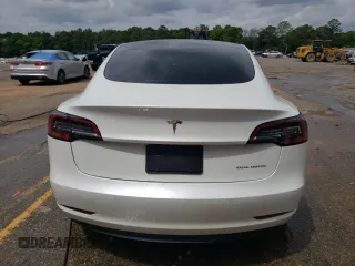 2021 Tesla Model 3 Long Range z VIN 5YJ3E1EB7MF055714, wystawiony jako Copart lot #54527535 z przebiegiem 69 321 mil mil oraz Szkoda całkowita • Salvage title. Historia ofert i sprzedaży dostępna na DreamBid. Obrazek 6.