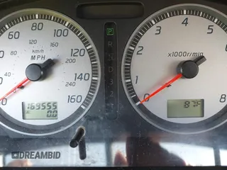 2002 Nissan Maxima GLE z VIN JN1DA31AX2T325038, wystawiony jako IAAI lot #42250279 z przebiegiem 169 555 mil mil oraz . Historia ofert i sprzedaży dostępna na DreamBid. Obrazek 7.
