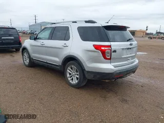 2013 Ford Explorer XLT with VIN 1FM5K7D9XDGA98416, listed as a IAAI auction lot 41962799 with 122,942 mi miles. Bid and sale history available at carsss.com. Image 3.