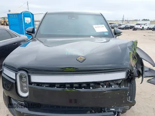 2023 Rivian R1T Adventure with VIN 7FCTGAAA2PN023485, listed as a IAAI auction lot 41227330 with 1 mi miles. Bid and sale history available at carsss.com. Image 10.