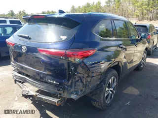 2020 Toyota Highlander XLE with VIN 5TDGZRBH0LS003381, listed as a IAAI auction lot 41953485 with 97,057 mi miles. Bid and sale history available at carsss.com. Image 4.