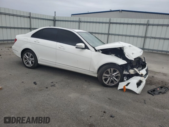 2013 Mercedes-Benz C 300 Sport z VIN WDDGF8ABXDA882988, wystawiony jako Copart lot #62464785 z przebiegiem 142 756 mil mil oraz Czysty tytuł • Clean title. Historia ofert i sprzedaży dostępna na DreamBid. Obrazek 4.