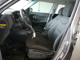 2019 Kia Soul z VIN KNDJN2A26K7668932, wystawiony jako Copart lot #51683415 z przebiegiem 130 650 mil mil oraz Szkoda całkowita • Salvage title. Historia ofert i sprzedaży dostępna na DreamBid. Obrazek 7.
