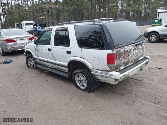 1997 Chevrolet Blazer LS with VIN 1GNDT13W3VK195996, listed as a IAAI auction lot 41777945 with 203,430 mi miles. Bid and sale history available at carsss.com. Image 3.