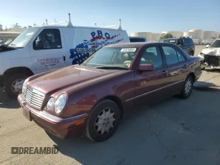 1998 Mercedes-Benz E-Class with VIN WDBJF25FXWA549962, listed as a Copart auction lot 87876005 with 303,884 mi miles and Salvage Title. Bid and sale history available at carsss.com. Image 1.