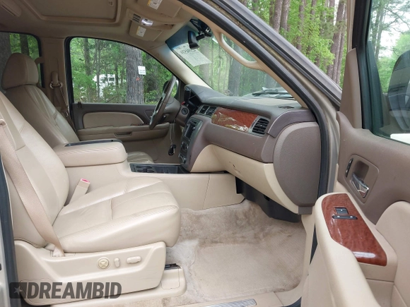 2008 GMC Yukon XL SLT 4SB with VIN 1GKFC16J28R107117, listed as a IAAI auction lot 42094539 with 197,311 mi miles and . Bid and sale history available at carsss.com. Image 5.