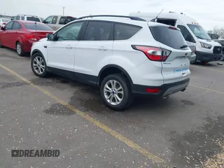 2018 Ford Escape SE z VIN 1FMCU9GD0JUC62783, wystawiony jako IAAI lot #41488153 z przebiegiem 55 774 mil mil oraz . Historia ofert i sprzedaży dostępna na DreamBid. Obrazek 3.