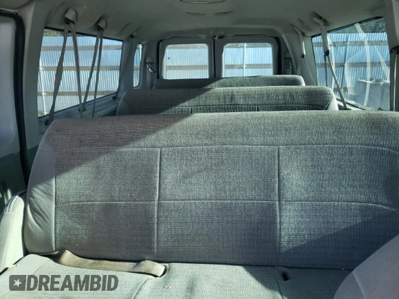 2010 Ford Econoline Passenger XL z VIN 1FBSS3BL6ADA82911, wystawiony jako Copart lot #75835684 z przebiegiem 394 007 mil mil oraz Szkoda całkowita • Salvage title. Historia ofert i sprzedaży dostępna na DreamBid. Obrazek 10.