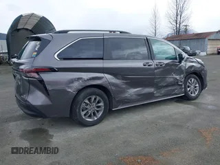 2024 Toyota Sienna LE with VIN 5TDKSKFC6RS140774, listed as a IAAI auction lot 41991677 with 5,433 mi miles. Bid and sale history available at carsss.com. Image 4.