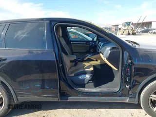 2016 Porsche Cayenne z VIN WP1AA2A25GLA05540, wystawiony jako IAAI lot #41330580 z przebiegiem 71 835 mil mil oraz . Historia ofert i sprzedaży dostępna na DreamBid. Obrazek 13.