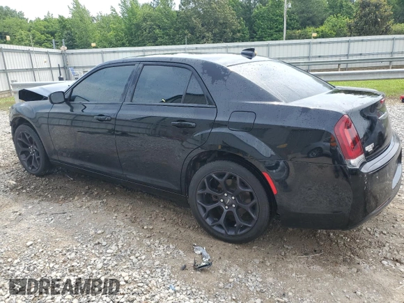 2019 Chrysler 300 S z VIN 2C3CCABG0KH565971, wystawiony jako Copart lot #56640265 z przebiegiem Nie podano mil oraz Czysty tytuł • Clean title. Historia ofert i sprzedaży dostępna na DreamBid. Obrazek 2.