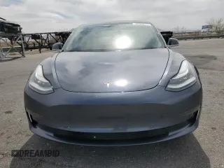 2019 Tesla Model 3 Mid Range z VIN 5YJ3E1EA2KF417212, wystawiony jako Copart lot #50968615 z przebiegiem 104 807 mil mil oraz Szkody całkowita. Historia ofert i sprzedaży dostępna na DreamBid. Obrazek 5.