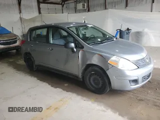 2009 Nissan Versa S z VIN 3N1BC13E59L499698, wystawiony jako Copart lot #58242235 z przebiegiem 169 239 mil mil oraz Czysty tytuł • Clean title. Historia ofert i sprzedaży dostępna na DreamBid. Obrazek 4.