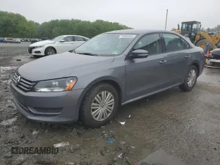 2014 Volkswagen Passat S z VIN 1VWAT7A38EC078171, wystawiony jako Copart lot #55892665 z przebiegiem 167 941 mil mil oraz Czysty tytuł • Clean title. Historia ofert i sprzedaży dostępna na DreamBid. Obrazek 1.