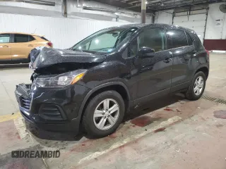 2020 Chevrolet Trax LS z VIN KL7CJKSB5LB330288, wystawiony jako Copart lot #56943945 z przebiegiem 69 404 mil mil oraz Szkoda całkowita • Salvage title. Historia ofert i sprzedaży dostępna na DreamBid. Obrazek 1.