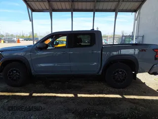 2022 Nissan Frontier SV z VIN 1N6ED1EK5NN685565, wystawiony jako IAAI lot #42091479 z przebiegiem 61 914 mil mil oraz . Historia ofert i sprzedaży dostępna na DreamBid. Obrazek 15.