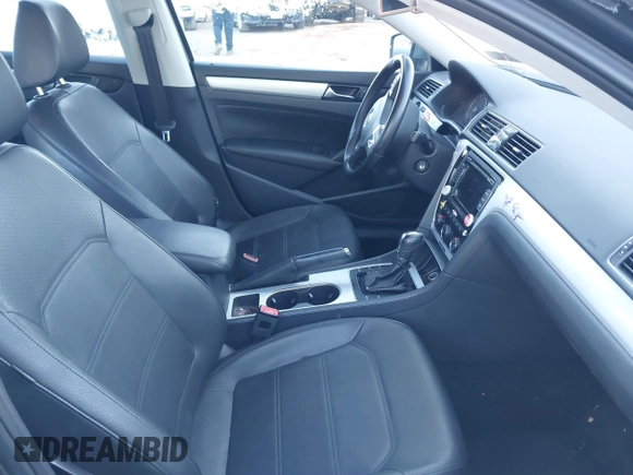 2013 Volkswagen Passat SE z VIN 1VWBP7A38DC123620, wystawiony jako IAAI lot #41275310 z przebiegiem 96 425 mil mil oraz . Historia ofert i sprzedaży dostępna na DreamBid. Obrazek 5.