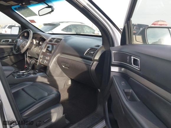 2019 Ford Explorer XLT with VIN 1FM5K7DHXKGA09853, listed as a IAAI auction lot 41597540 with 109,726 mi miles. Bid and sale history available at carsss.com. Image 5.