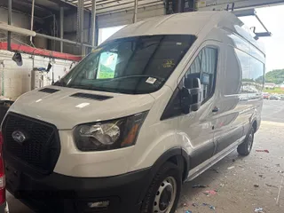 2023 Ford Transit Cargo z VIN 1FTBR1X8XPKC02486, wystawiony jako IAAI lot #42786968 z przebiegiem 7 229 mil mil oraz . Historia ofert i sprzedaży dostępna na DreamBid. Obrazek 7.