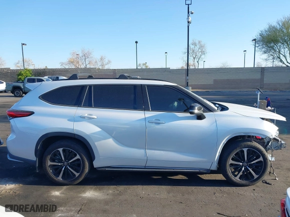 2022 Toyota Highlander XSE with VIN 5TDJZRAH4NS118124, listed as a IAAI auction lot 41916528 with 41,778 mi miles. Bid and sale history available at carsss.com. Image 14.