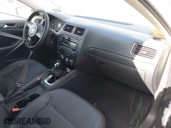 2012 Volkswagen Jetta SE z VIN 3VWDP7AJ0CM332273, wystawiony jako IAAI lot #42807798 z przebiegiem 160 501 mil mil oraz . Historia ofert i sprzedaży dostępna na DreamBid. Obrazek 5.