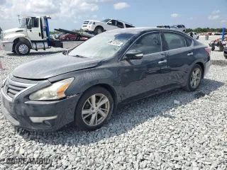 2013 Nissan Altima 2.5 SL with VIN 1N4AL3APXDC904778, listed as a Copart auction lot 52152995 with 146,735 mi miles and Salvage Title. Bid and sale history available at carsss.com. Image 1.