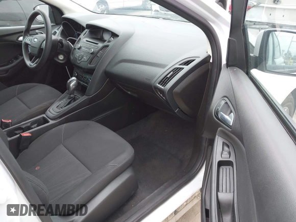 2016 Ford Focus SE with VIN 1FADP3F24GL346445, listed as a IAAI auction lot 42101322 with 30,354 mi miles. Bid and sale history available at carsss.com. Image 5.
