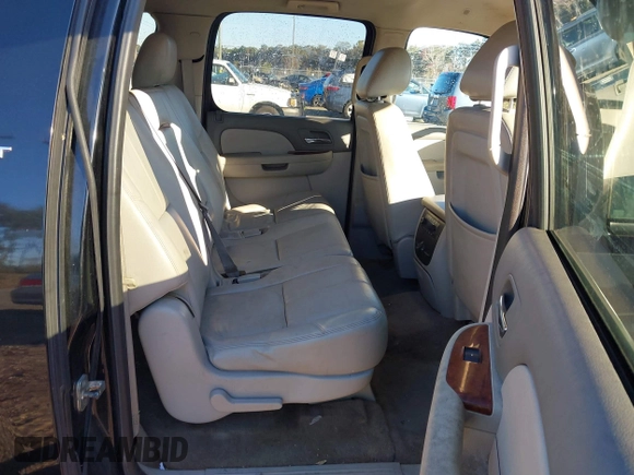 2012 GMC Yukon XL SLT with VIN 1GKS2KE71CR161613, listed as a IAAI auction lot 41021605 with 236,272 mi miles. Bid and sale history available at carsss.com. Image 8.