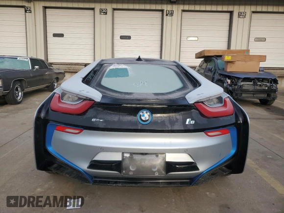 2015 BMW i8 z VIN WBY2Z2C56FV674231, wystawiony jako Copart lot #37218014 z przebiegiem 27 465 mil mil oraz . Historia ofert i sprzedaży dostępna na DreamBid. Obrazek 6.