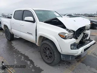 2017 Toyota Tacoma SR5 with VIN 5TFAZ5CN2HX031218, listed as a IAAI auction lot 41293140 with 136,571 mi miles. Bid and sale history available at carsss.com. Image 1.