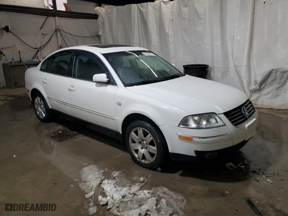 2002 Volkswagen Passat GLX with VIN WVWTH63B82P123433, listed as a Copart auction lot 87939875 with 140,108 mi miles and Salvage Title. Bid and sale history available at carsss.com. Image 4.