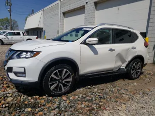2018 Nissan Rogue SV z VIN JN8AT2MV7JW343033, wystawiony jako Copart lot #55650885 z przebiegiem 121 618 mil mil oraz Szkoda całkowita • Salvage title. Historia ofert i sprzedaży dostępna na DreamBid. Obrazek 1.