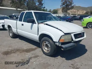 2000 GMC Sonoma SLS with VIN 1GTCS19W3Y8198980, listed as a IAAI auction lot 41929335 with 272,989 mi miles and . Bid and sale history available at DreamBid. Image 1.