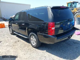 2007 Chevrolet Suburban LT with VIN 3GNFC16J27G262235, listed as a IAAI auction lot 41980553 with 144,926 mi miles. Bid and sale history available at carsss.com. Image 3.