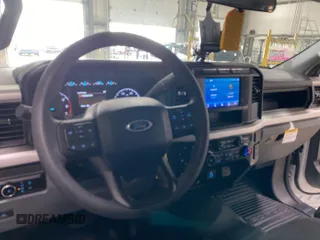 2023 Ford F-250 XL z VIN 1FT7W2BA7PEC58785, wystawiony jako IAAI lot #42457098 z przebiegiem 88 mil mil oraz . Historia ofert i sprzedaży dostępna na DreamBid. Obrazek 1.