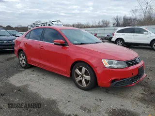 2013 Volkswagen Jetta Sedan SE with VIN 3VWDP7AJ3DM215465, listed as a Copart auction lot 88479735 with 135,838 mi miles and Non Repairable. Bid and sale history available at carsss.com. Image 4.