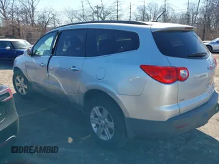 2012 Chevrolet Traverse 1LT z VIN 1GNKVGED3CJ230085, wystawiony jako IAAI lot #41752517 z przebiegiem 166 330 mil mil oraz . Historia ofert i sprzedaży dostępna na DreamBid. Obrazek 3.