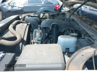 2002 GMC Sierra 1500 SLE z VIN 2GTEK19T921426568, wystawiony jako IAAI lot #42930637 z przebiegiem 141 980 mil mil oraz . Historia ofert i sprzedaży dostępna na DreamBid. Obrazek 17.