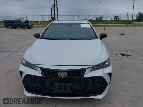 2019 Toyota Avalon XLE with VIN 4T1BZ1FB4KU032065, listed as a IAAI auction lot 42203393 with 109,649 mi miles. Bid and sale history available at carsss.com. Image 6.