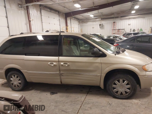 2006 Chrysler Town & Country LWB Limited with VIN 2A8GP64L26R640347, listed as a IAAI auction lot 41353419 with 160,220 mi miles. Bid and sale history available at carsss.com. Image 13.