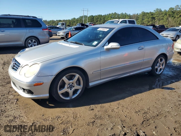 2005 Mercedes-Benz CLK 500 z VIN WDBTJ75J05F139522, wystawiony jako Copart lot #80596524 z przebiegiem 95 997 mil mil oraz Szkody całkowita. Historia ofert i sprzedaży dostępna na DreamBid. Obrazek 1.
