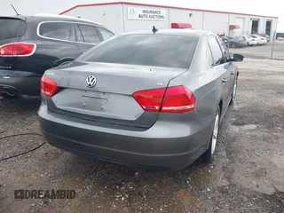2013 Volkswagen Passat SE с VIN 1VWBH7A34DC144185, выставлен на аукционе IAAI как лот 41930972 с пробегом 232 679 миль миль и . История ставок и продаж доступна на DreamBid. Изображение 4.