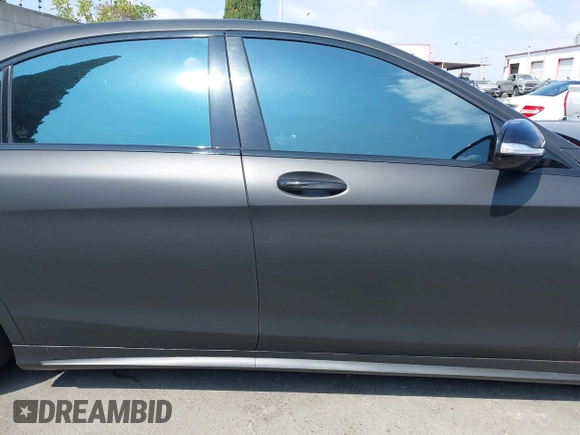 2015 Mercedes-Benz S-Class S 550 with VIN WDDUG8CB6FA157601, listed as a IAAI auction lot 40402615 with 85,030 mi miles. Bid and sale history available at carsss.com. Image 14.