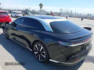 2023 Lucid Air Grand Touring z VIN 50EA1GBA0PA004565, wystawiony jako IAAI lot #41913843 z przebiegiem 25 468 mil mil oraz . Historia ofert i sprzedaży dostępna na DreamBid. Obrazek 3.