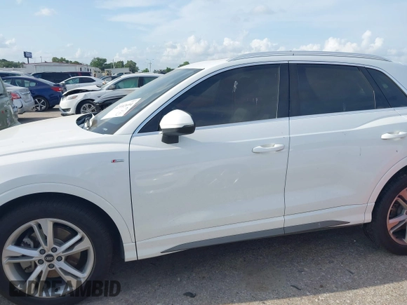 2022 Audi Q3 S line Premium z VIN WA1DECF34N1086088, wystawiony jako IAAI lot #42102694 z przebiegiem 81 530 mil mil oraz . Historia ofert i sprzedaży dostępna na DreamBid. Obrazek 14.